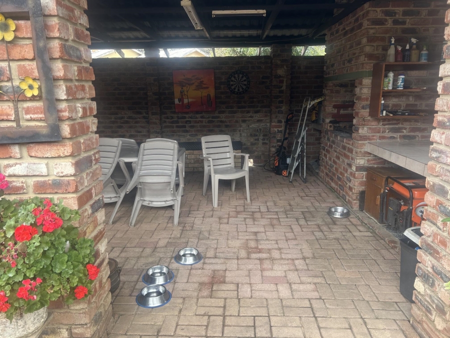 5 Bedroom Property for Sale in Viljoenskroon Free State